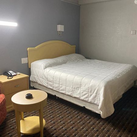 Oxford Inn, Lincoln Blvd Оклахома-Сити Экстерьер фото