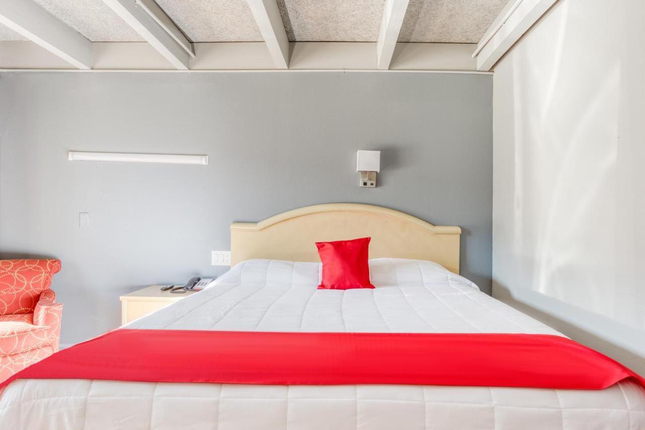 Oxford Inn, Lincoln Blvd Оклахома-Сити Экстерьер фото